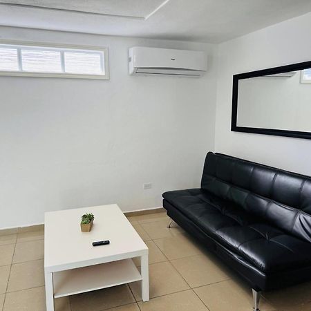 Hollywood Apartments Ябукоа Екстериор снимка