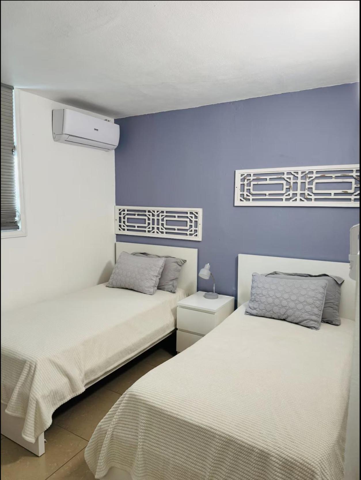 Hollywood Apartments Ябукоа Екстериор снимка